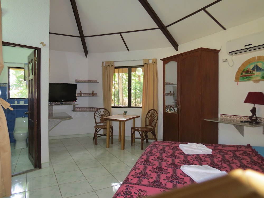 Alonaland Resort Apartelle 22/50