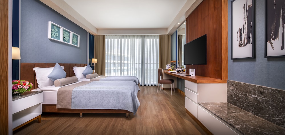 ECONOMY ROOM WITH FRENCH BALCONY
