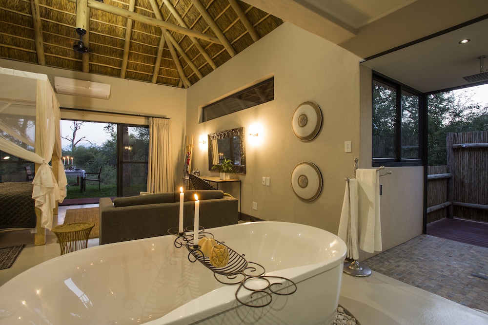 Moya Safari Villa 36/38