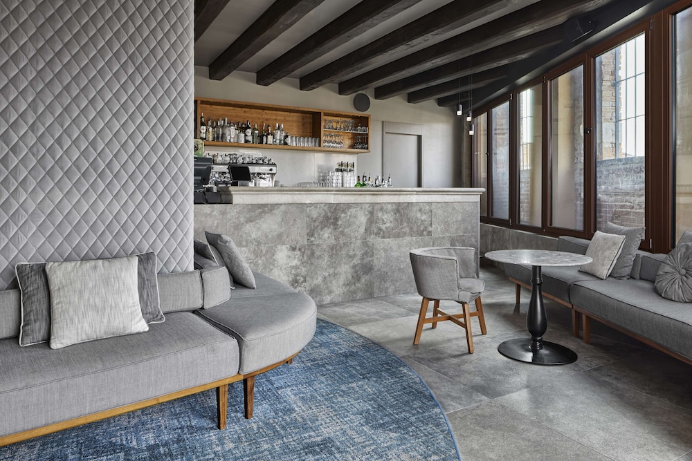 Hyatt Centric Murano Venice 45/70