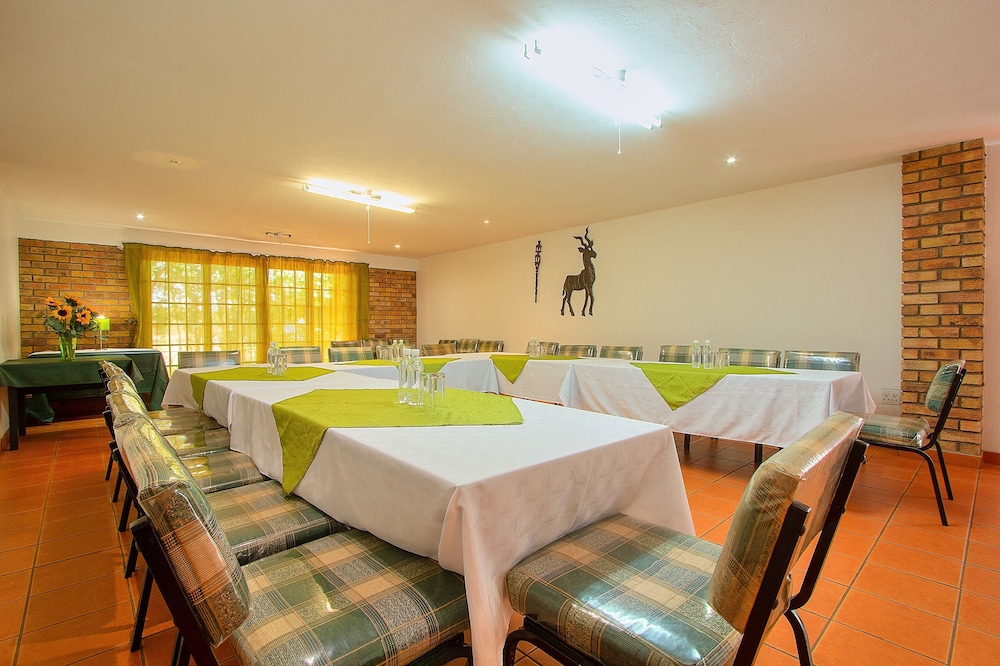 Airport Game Lodge 65/81