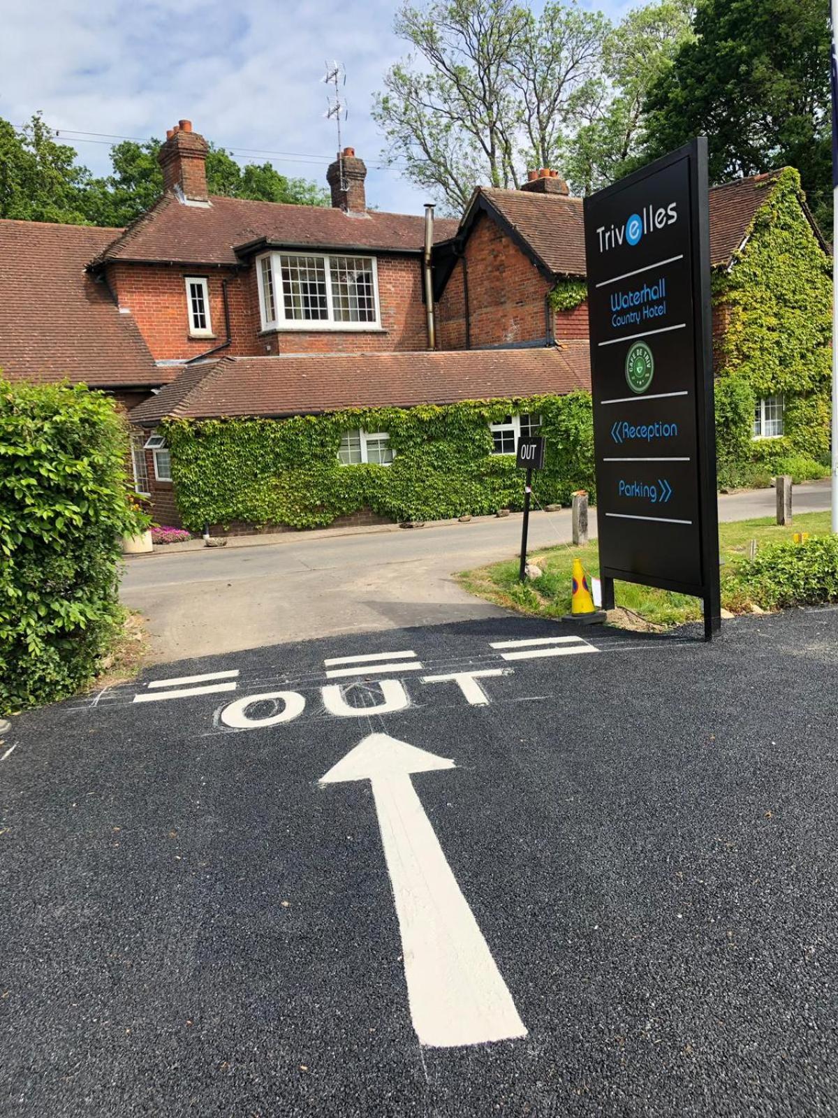 Trivelles Waterhall Country Hotel 18/22