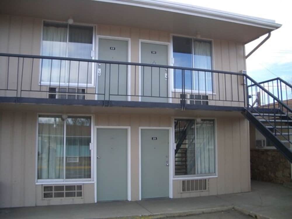 Laramie Valley Inn 2/35