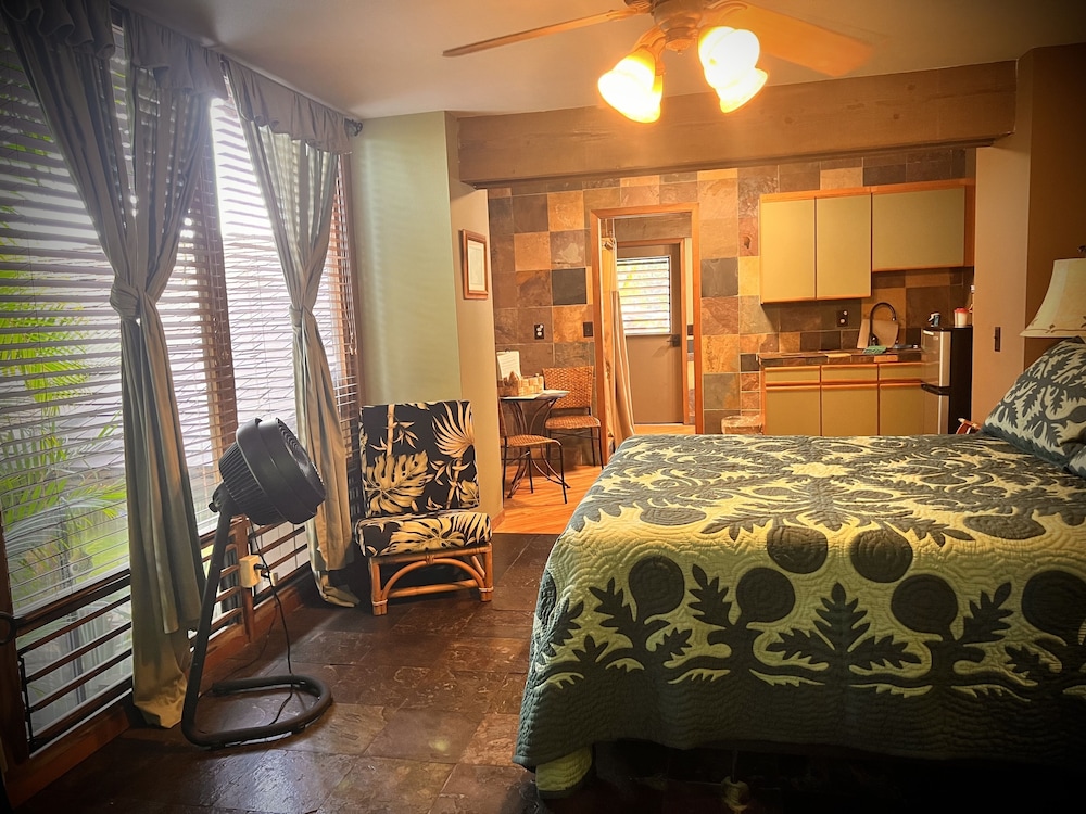 Maui What A Wonderful World B and B 39/76