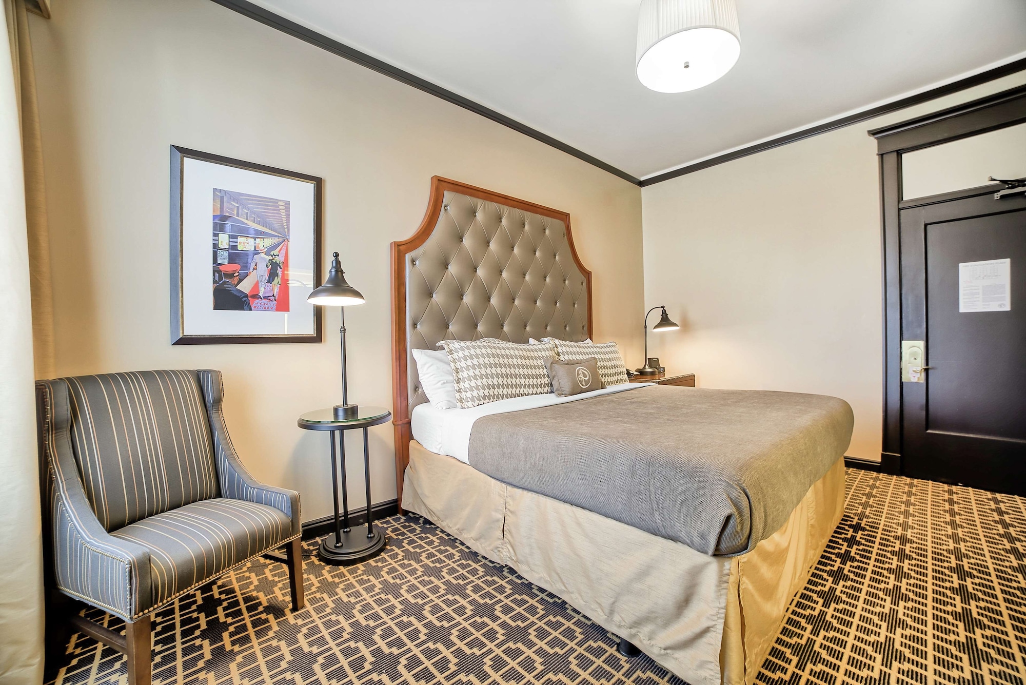 ROOM, QUEEN BED, ACCESSIBLE