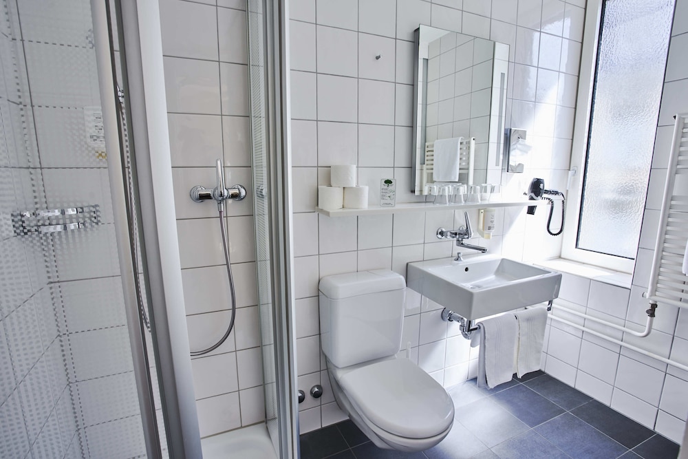 غرفة قياسية رباعية بسريرين منفصلين مع أريكة، Bristol Hotel Zurich 5/5
