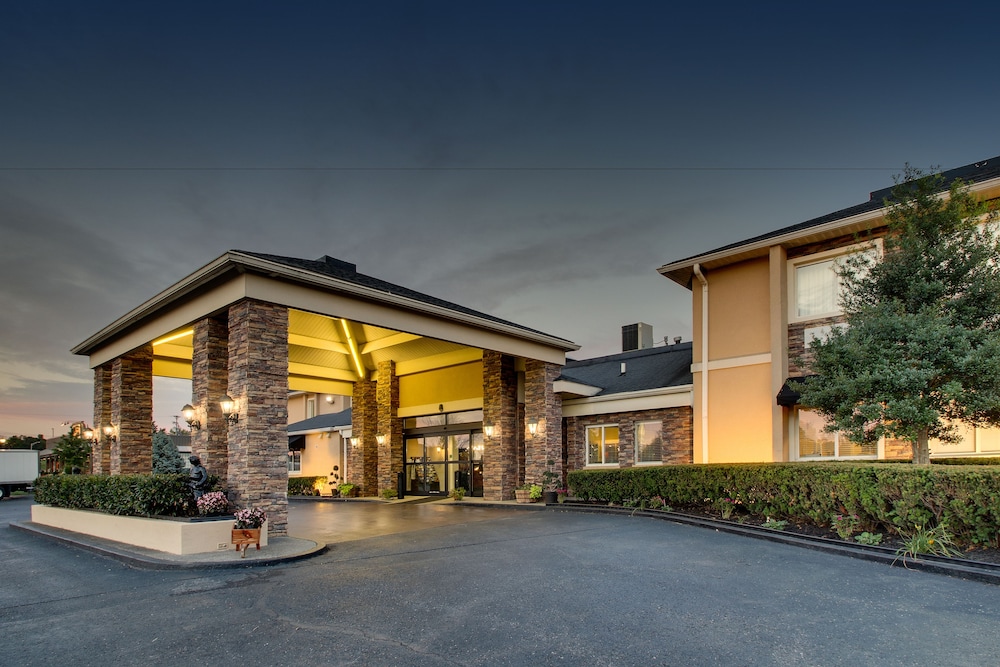 Greenfield Inn and Suites Elizabethtown KY I65 Exit 94 9/62