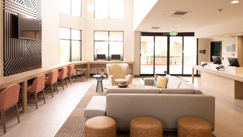 Holiday Inn Orange County Airport 27/57