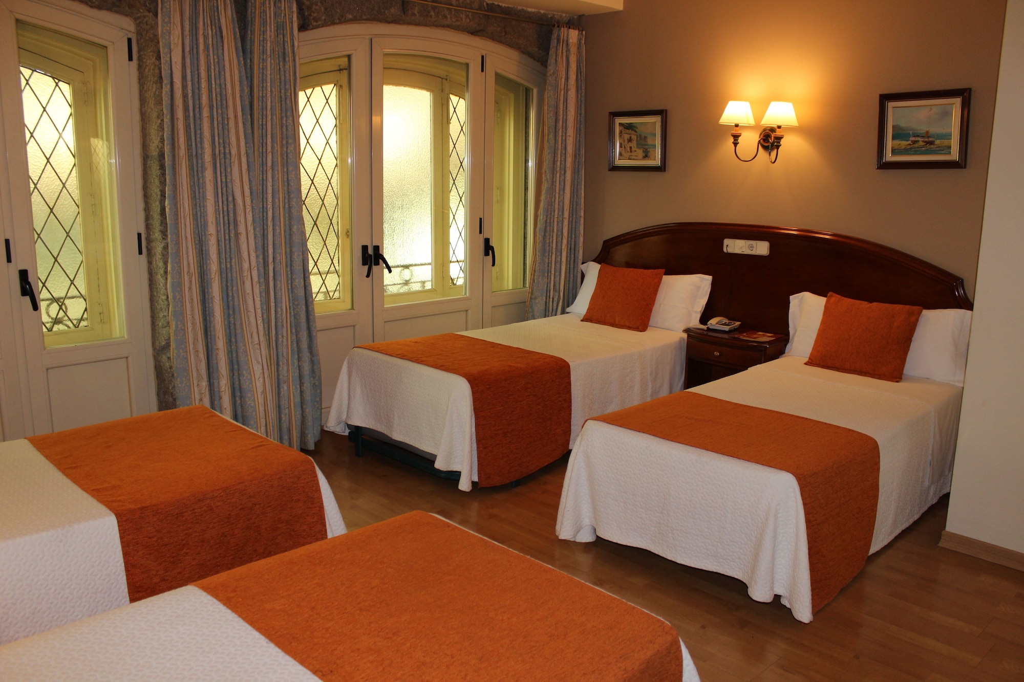 ROOM, QUADRUPLE