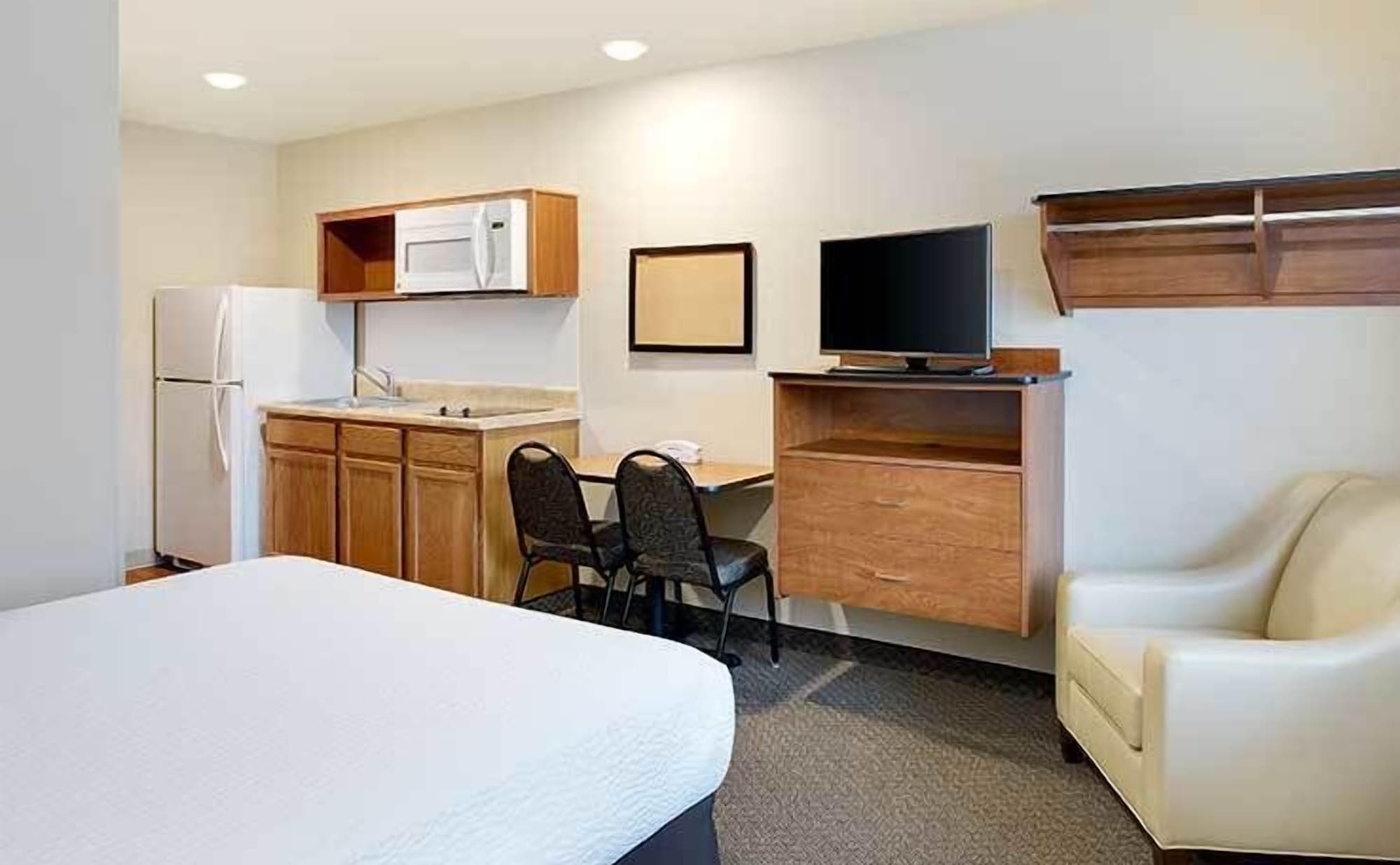 ROOM, QUEEN BED, SMOKING