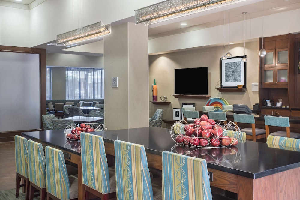Hampton Inn Suites Little Rock Downtown 22/35