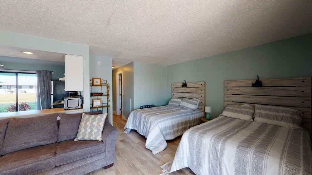 Off the Charts Inn Out Island Resort 16/50
