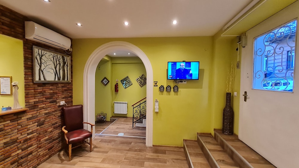 Hotel Iveria 24/50