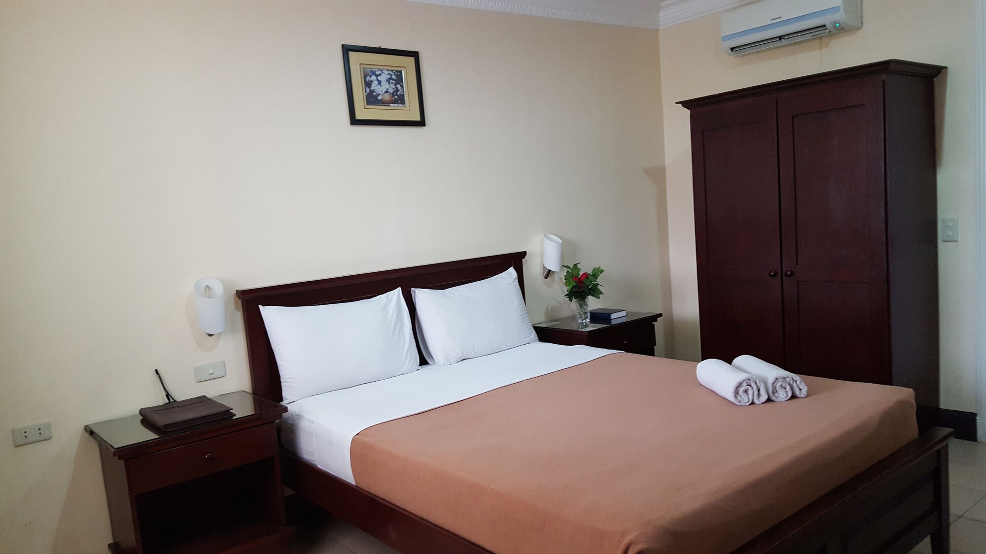 DELUXE, DOUBLE BED