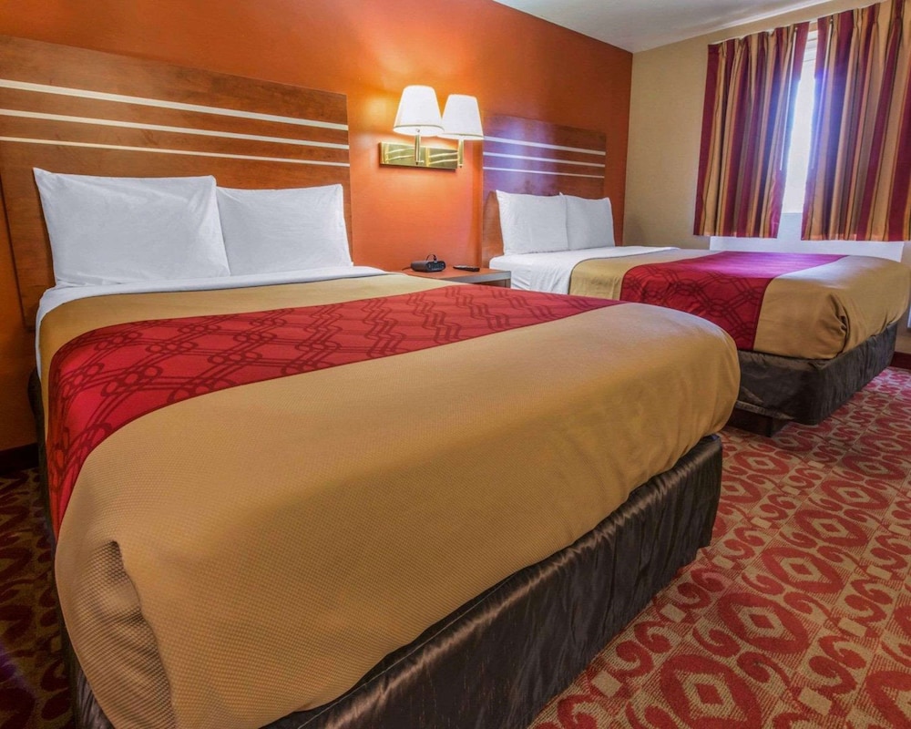 Standard, 2 Double Beds, Smoking, Econo Lodge Hermitage South 1/5