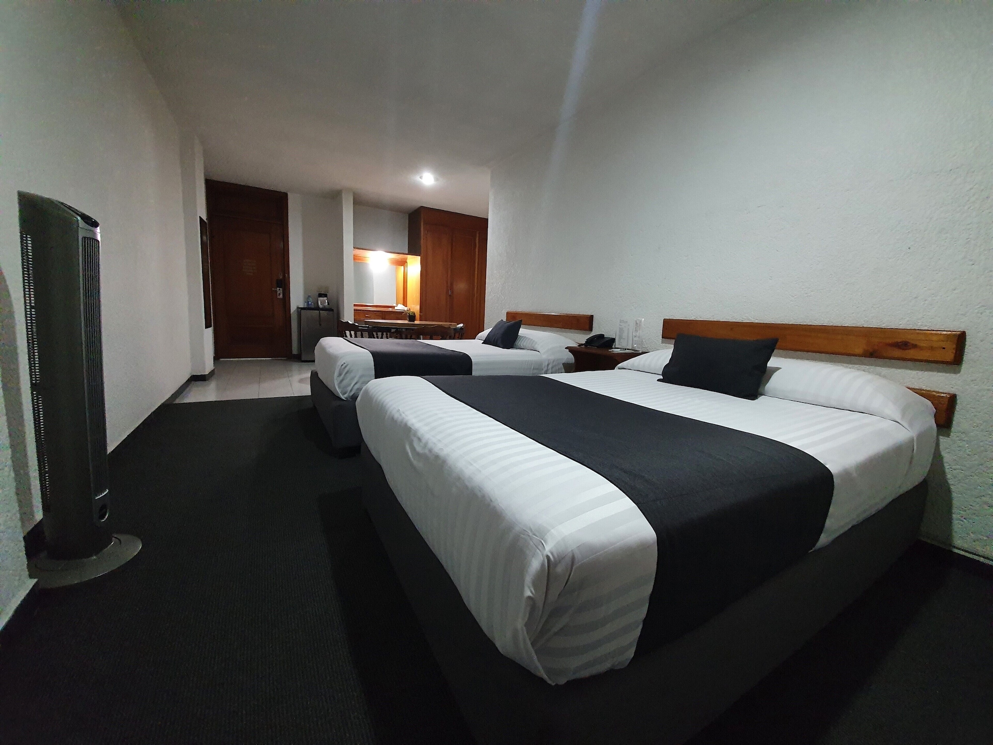 ROOM, 2 DOUBLE BEDS