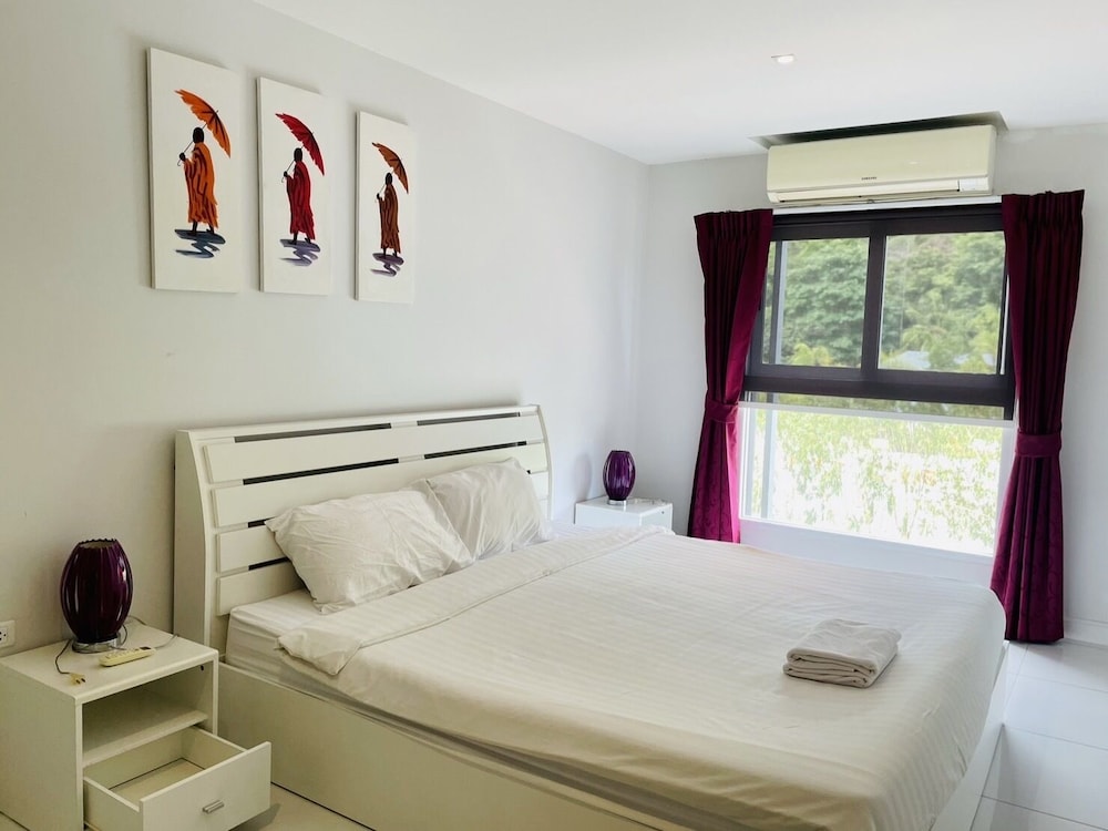 1 BEDROOM, SUITE