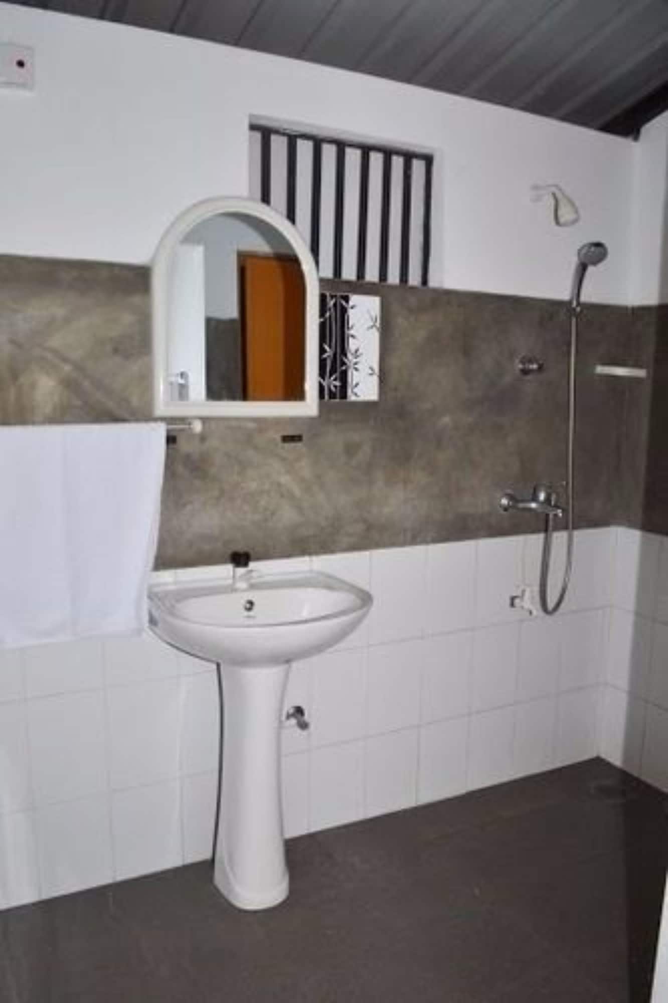 STANDARD, DOUBLE BED, PRIVATE BATHROOM