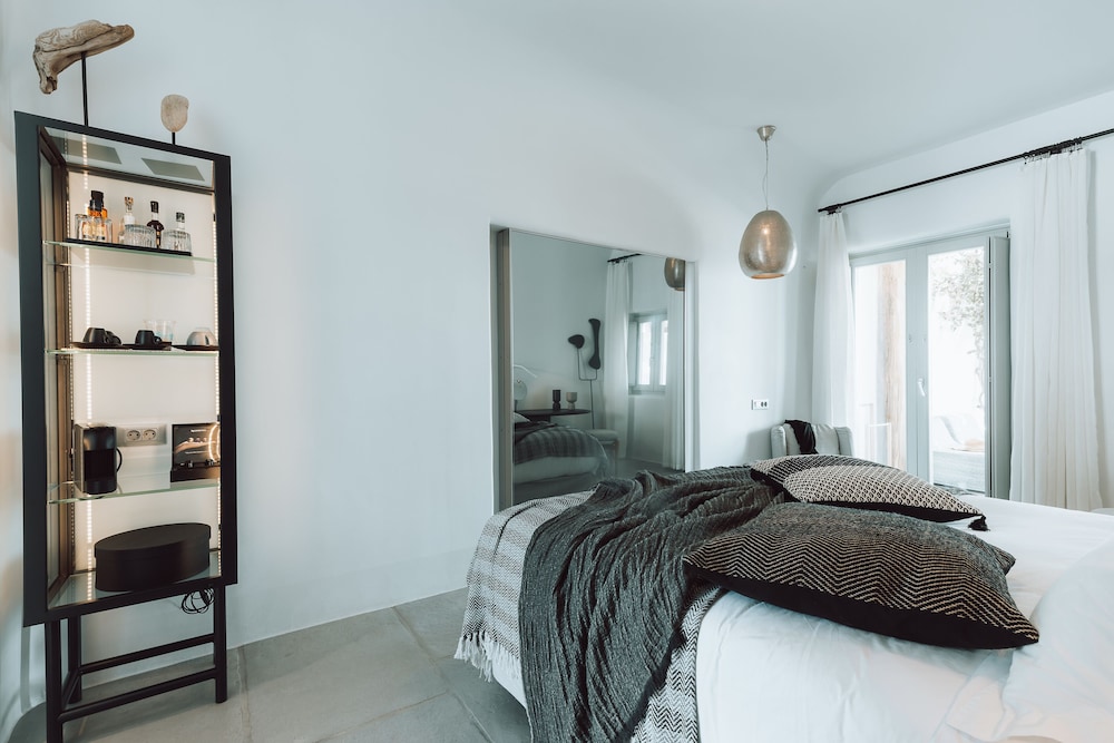 DELUXE, KING BED, BEACH FRONT