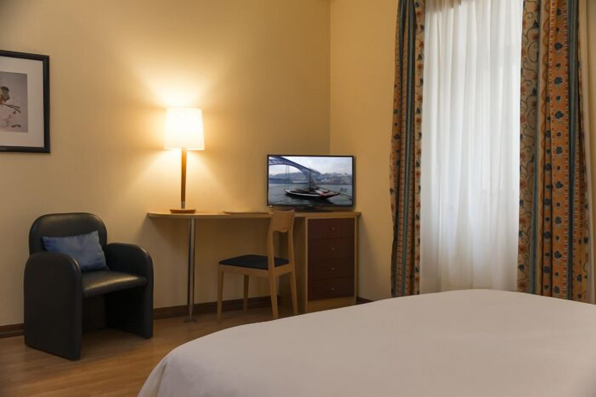 غرفة قياسية بسريرين منفصلين، Internacional Hotel 4/4