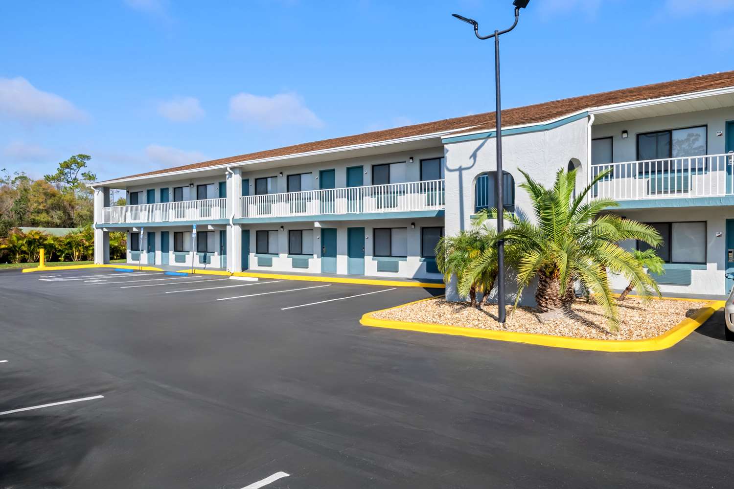Quality Inn Orange City near Blue Spring State Park 31/33