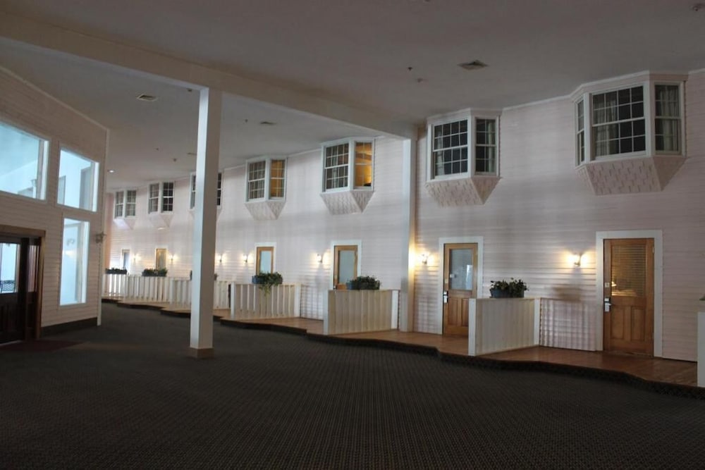 New Bedford Inn Suites 2/69