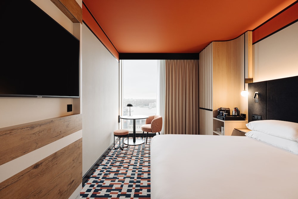 ROOM, KING BED, HIGH FLOOR