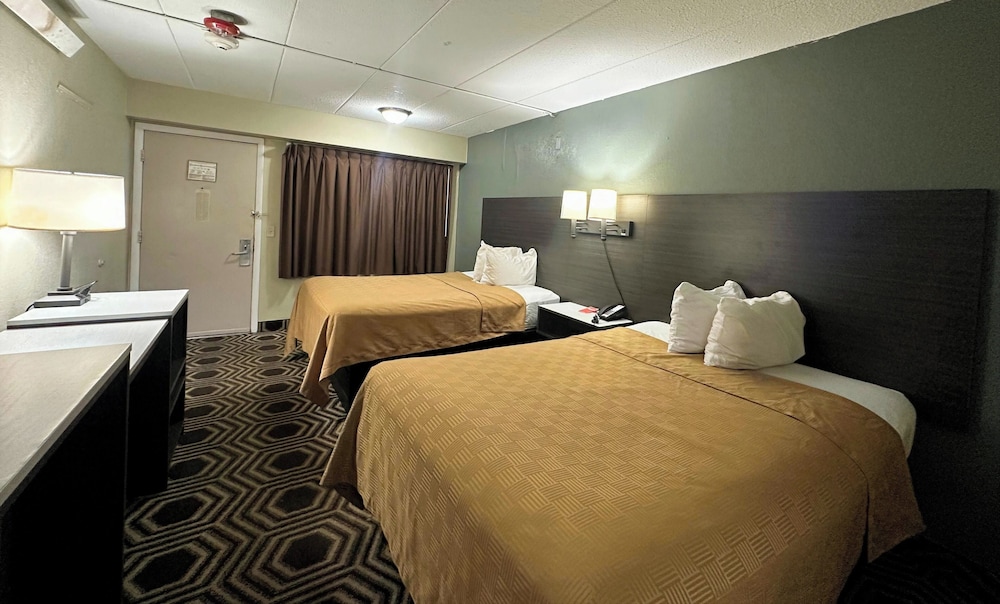 Standard, 2 Double Beds