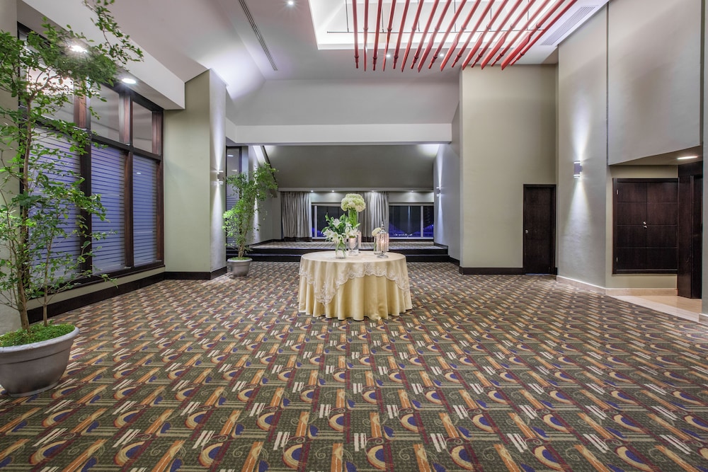 Crowne Plaza Santo Domingo (ex Intercontinental V Centenario Hotel) 67/71