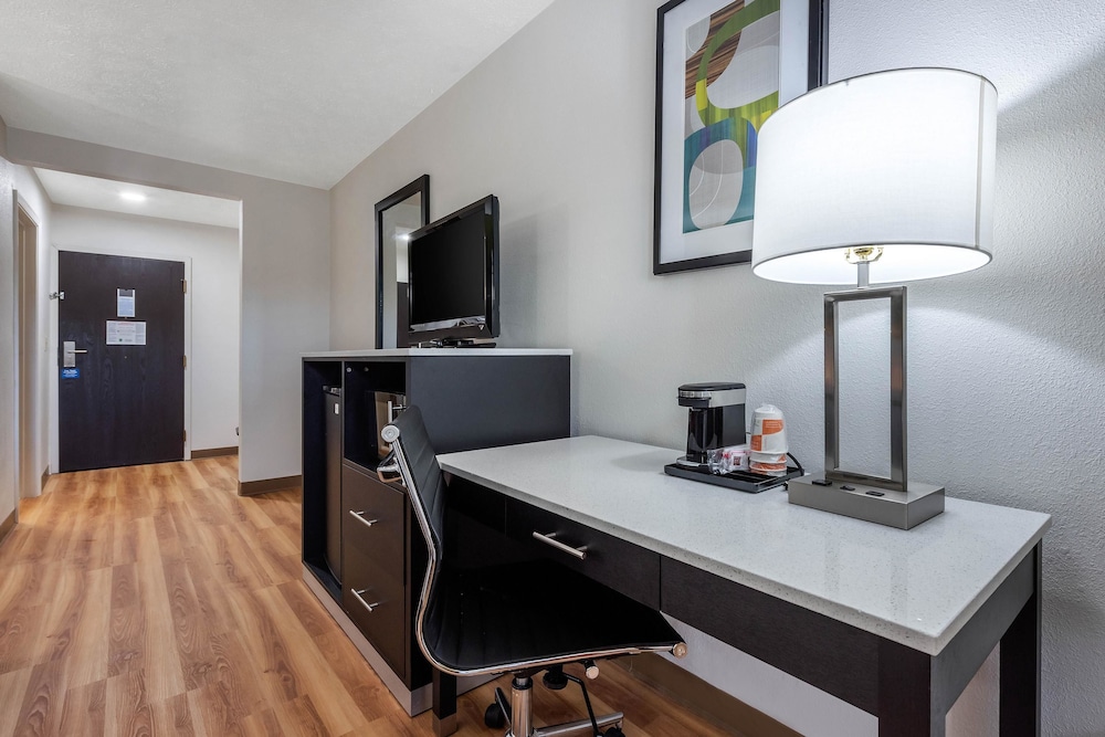 Quality Inn Coraopolis - Pittsburgh Airport 30/32