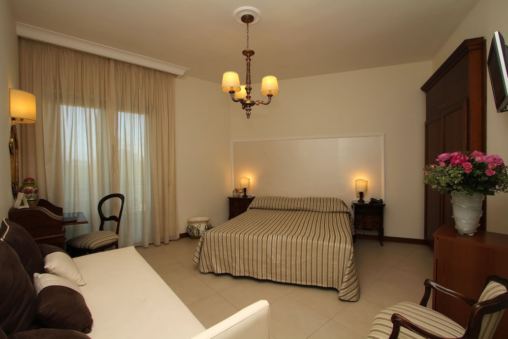 Hotel Alpha 47/72