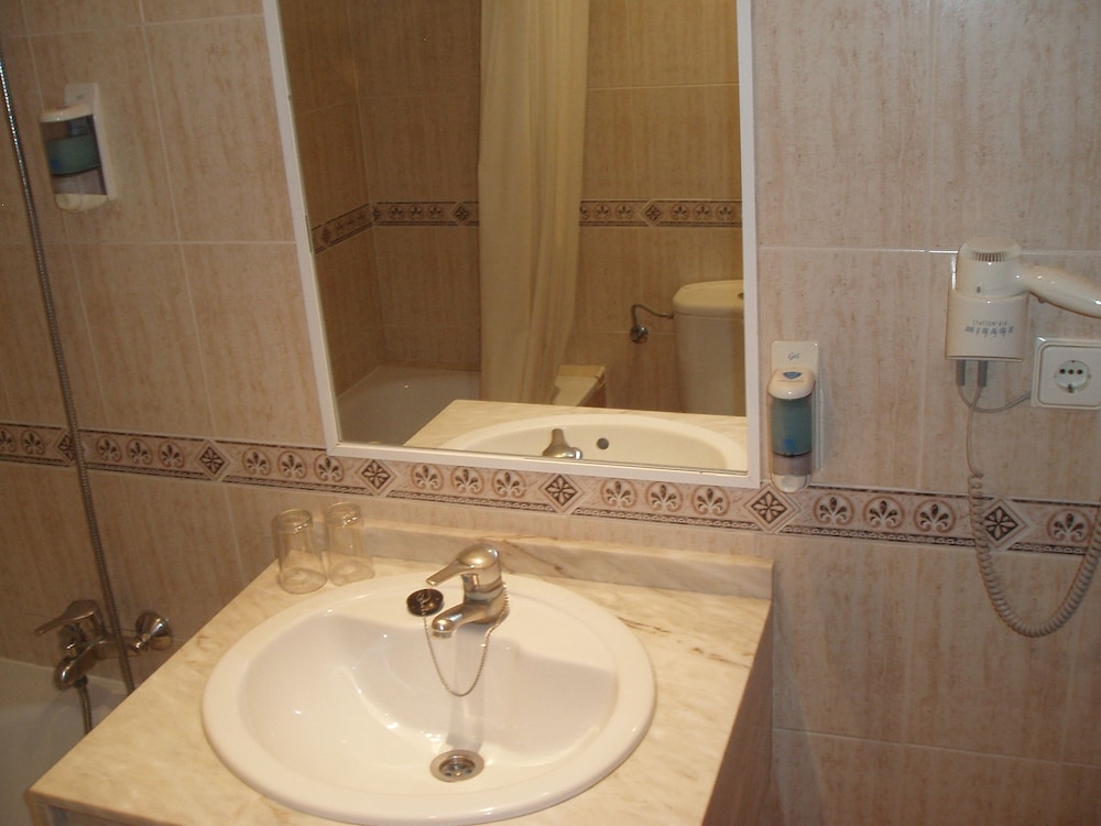 Mont Park Hotel 27/33