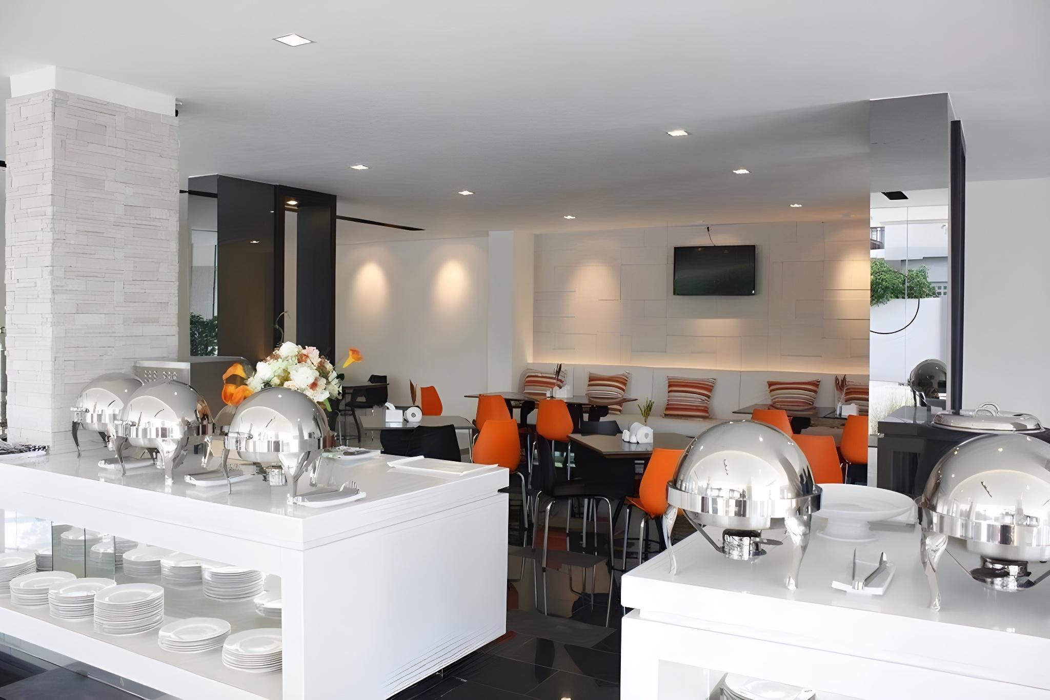 Leenova Hotel 49/50