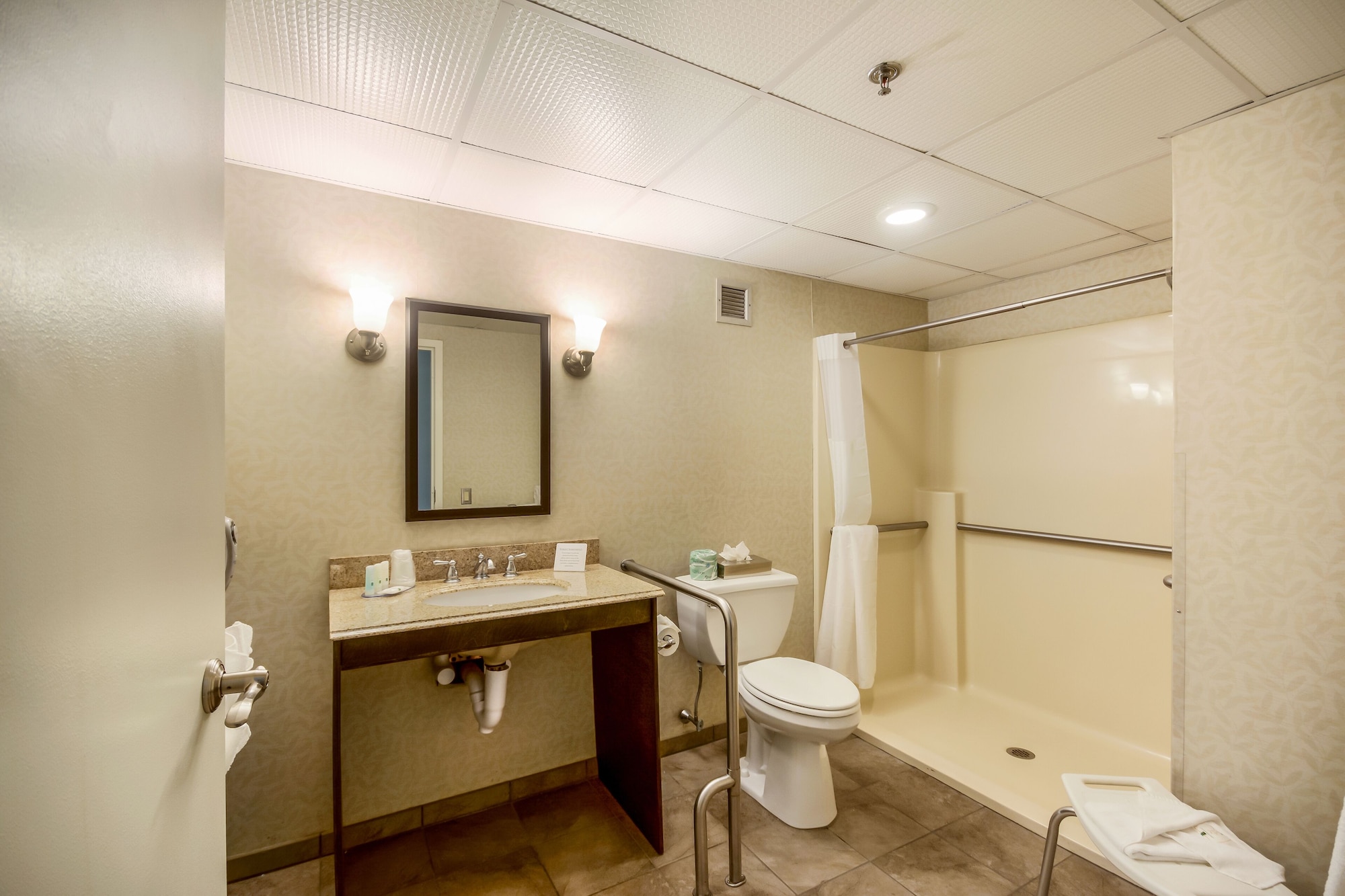 غرفة سوبيريور مفردة بسرير كينج، Exton Hotel And Conference Center 3/3