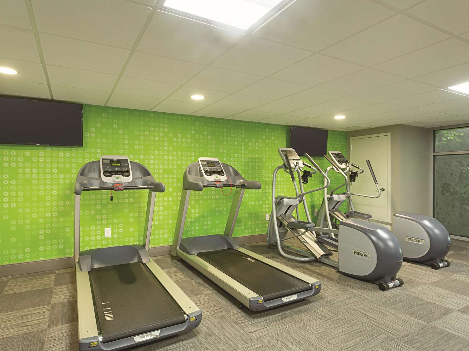 La Quinta Inn & Suites by Wyndham Baltimore BWI Airport 26/52