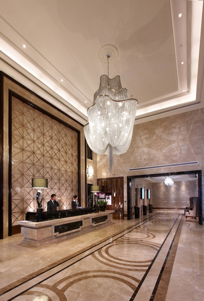 S Aura Hotel 7/50