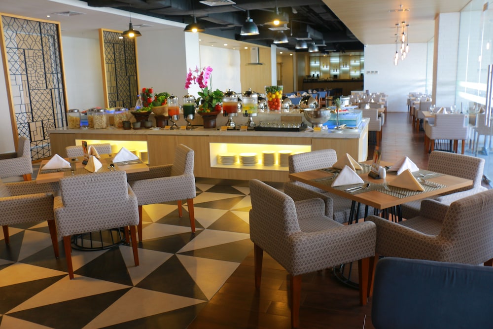 Hotel Santika Mega City Bekasi 44/49