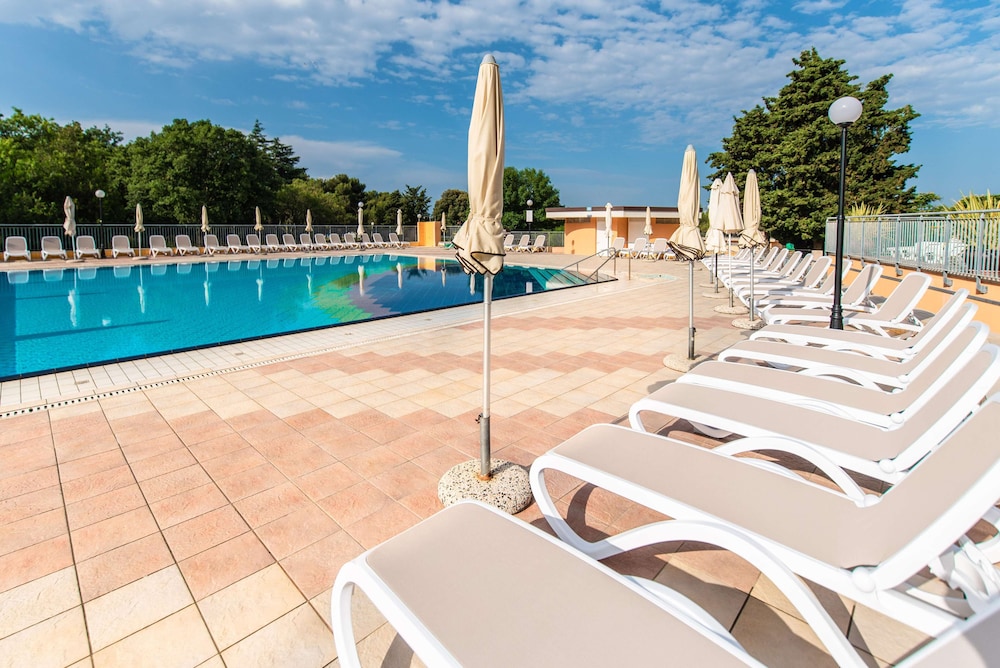Arena Hotel Holiday 20/50