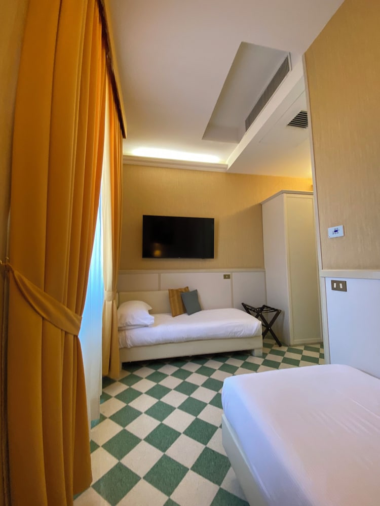 غرفة ديلوكس عائلية ثلاثية بإطلالة على الحديقة، Basilica Hotel 3/10