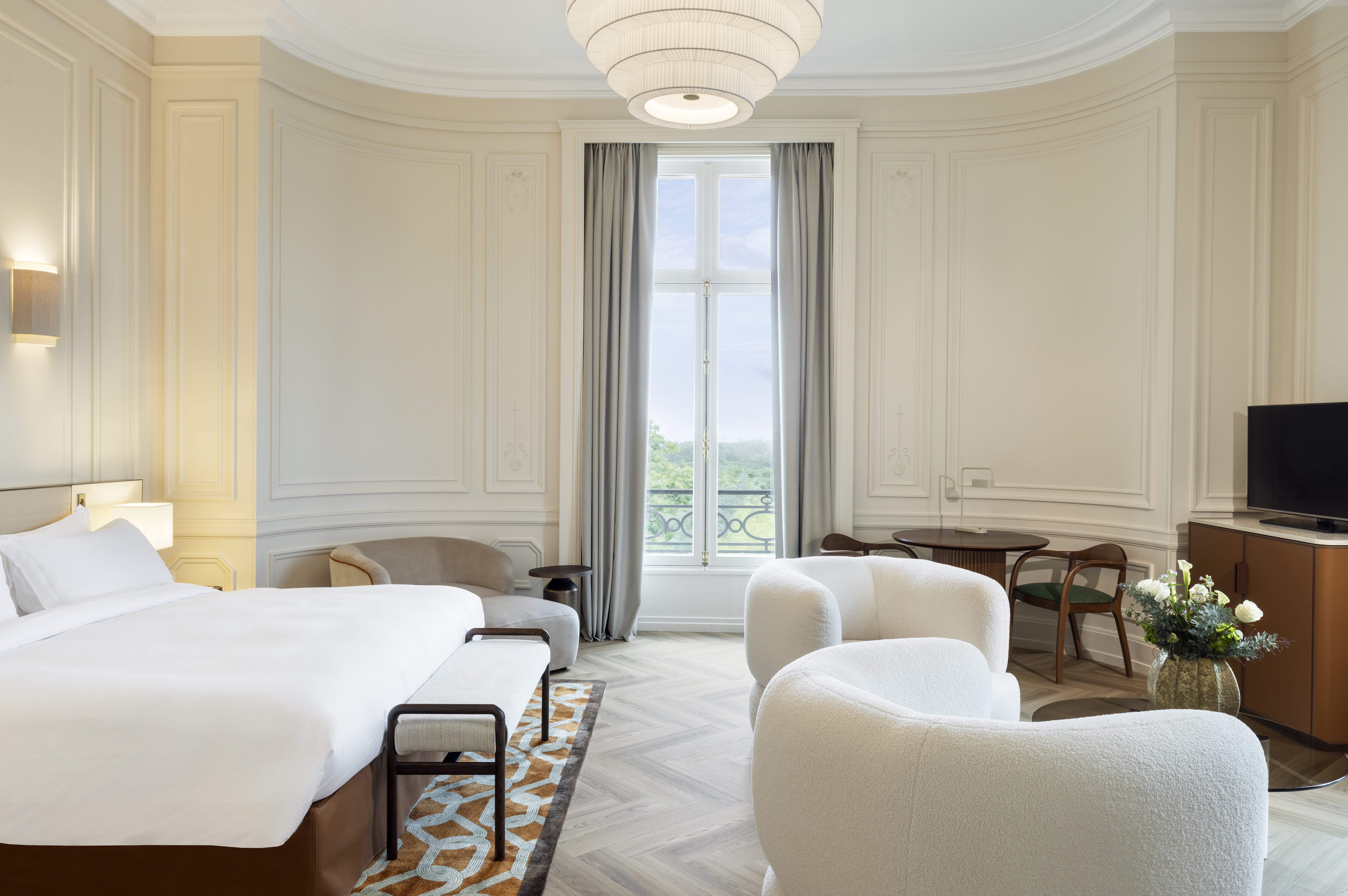 Royal, Suite