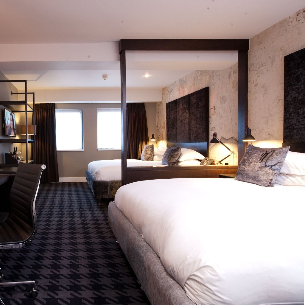 CLUB, DELUXE, 2 DOUBLE BEDS