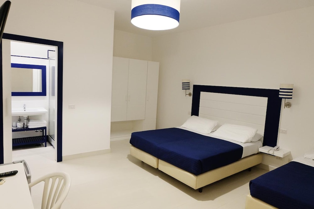 ROOM, QUADRUPLE, DOUBLE AND TWIN BEDS