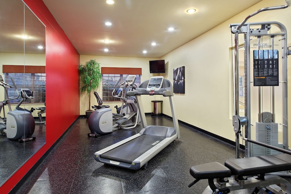Country Inn & Suites By Radisson Elgin, IL 3/18