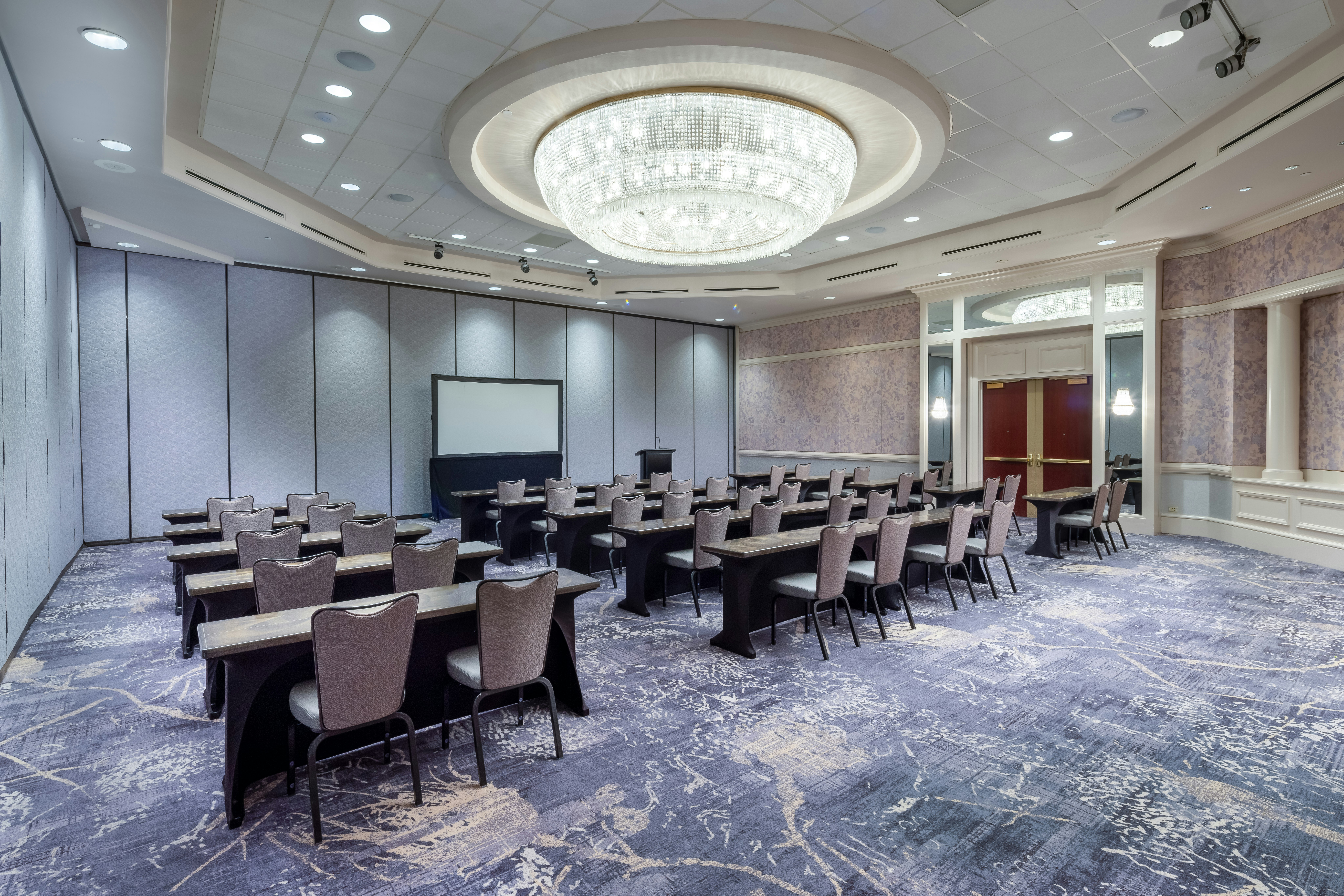 Hilton Charlotte Uptown (ex Hilton Charlotte Center City) 69/82