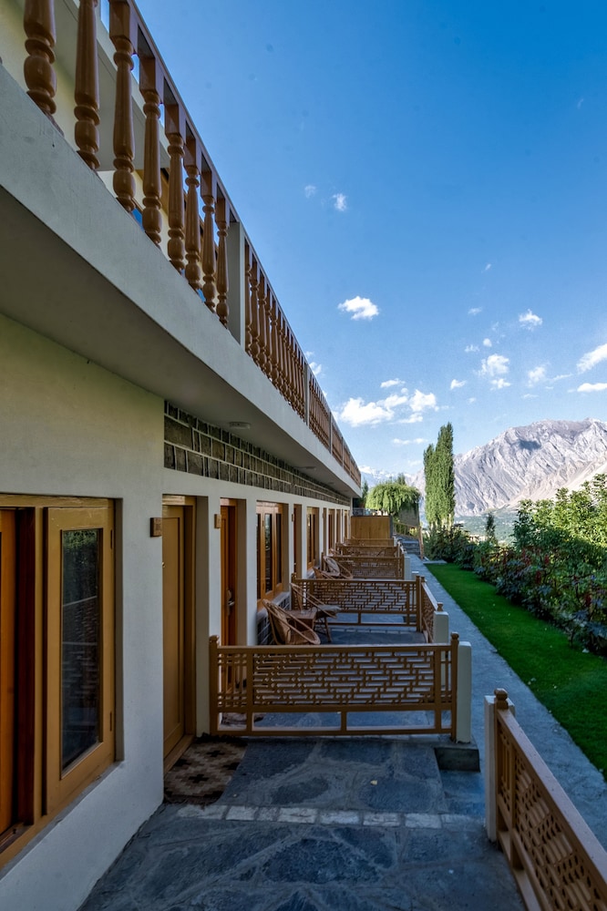 Hunza Serena Hotel 55/57