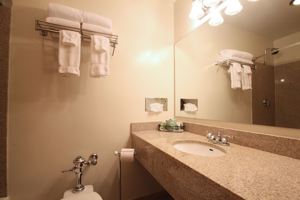 Fireside Inn And Suites Waterville 14/68