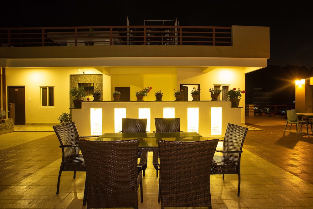 Hotel Lake Paradise 40/50