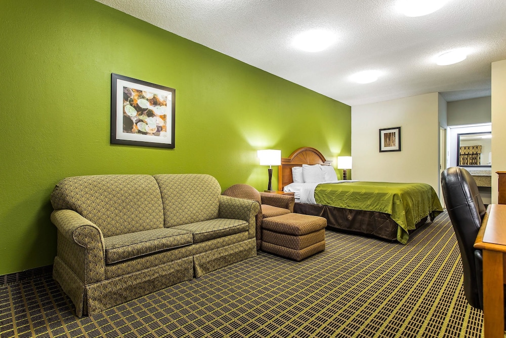Quality Inn & Suites Orangeburg 27/32