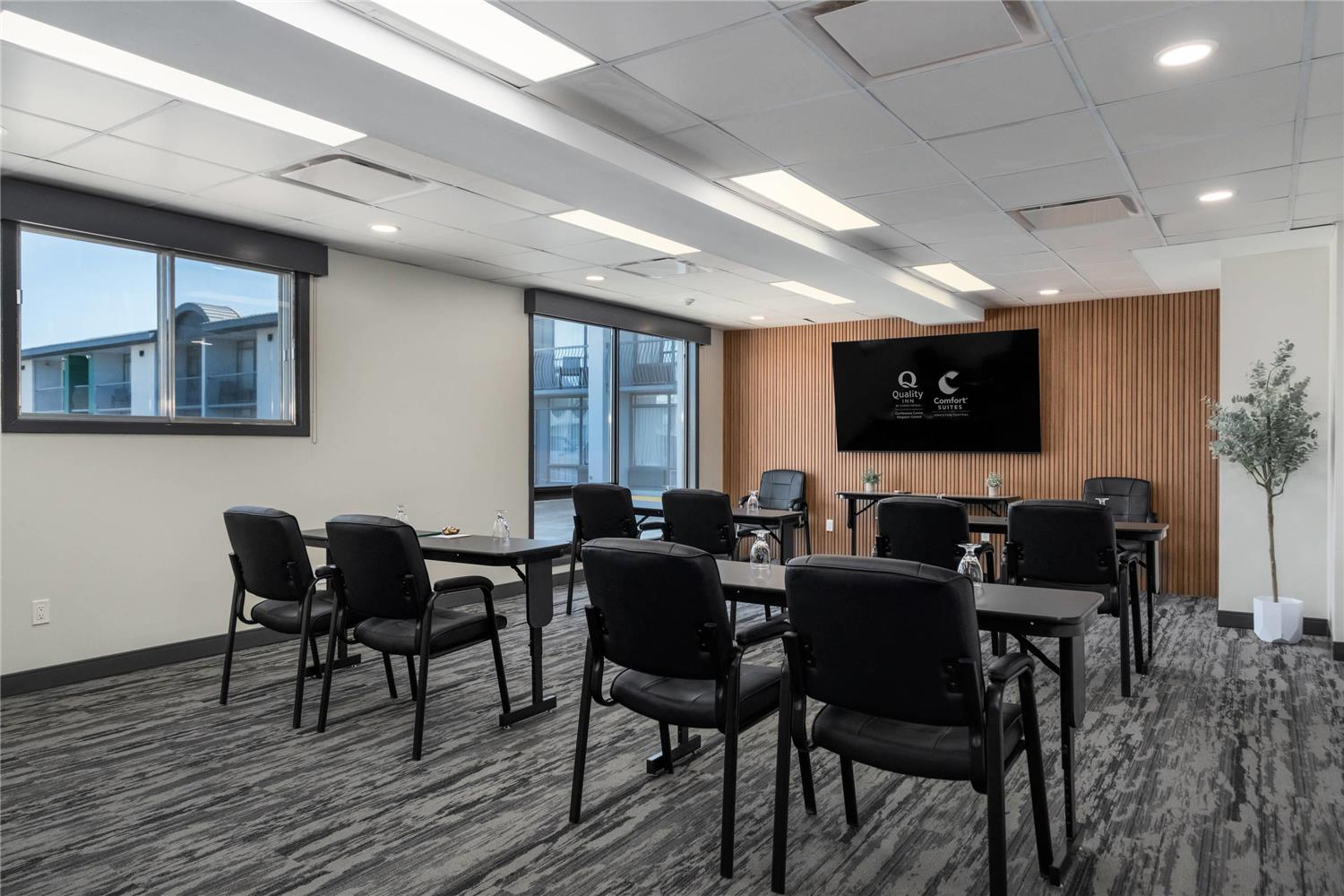 Comfort Suites Kingston Central 12/16
