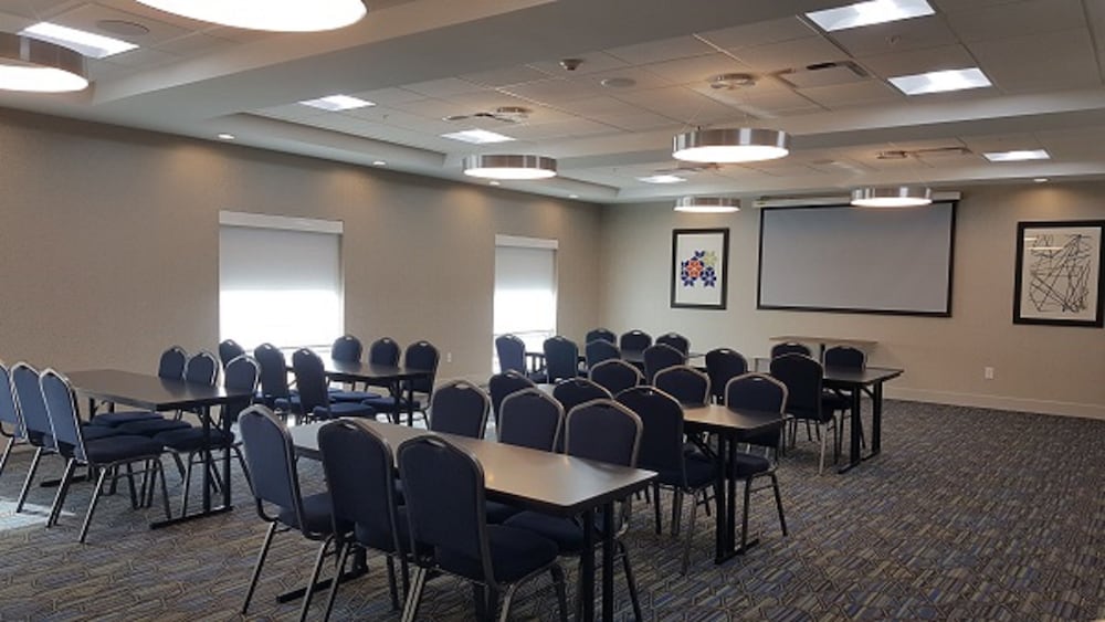 Holiday Inn Express Macon North 53/69